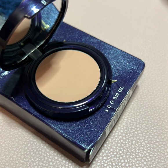 Westmore neutralizes darkness to instantly conceal undereye dark circles & more - Picture 6 of 6